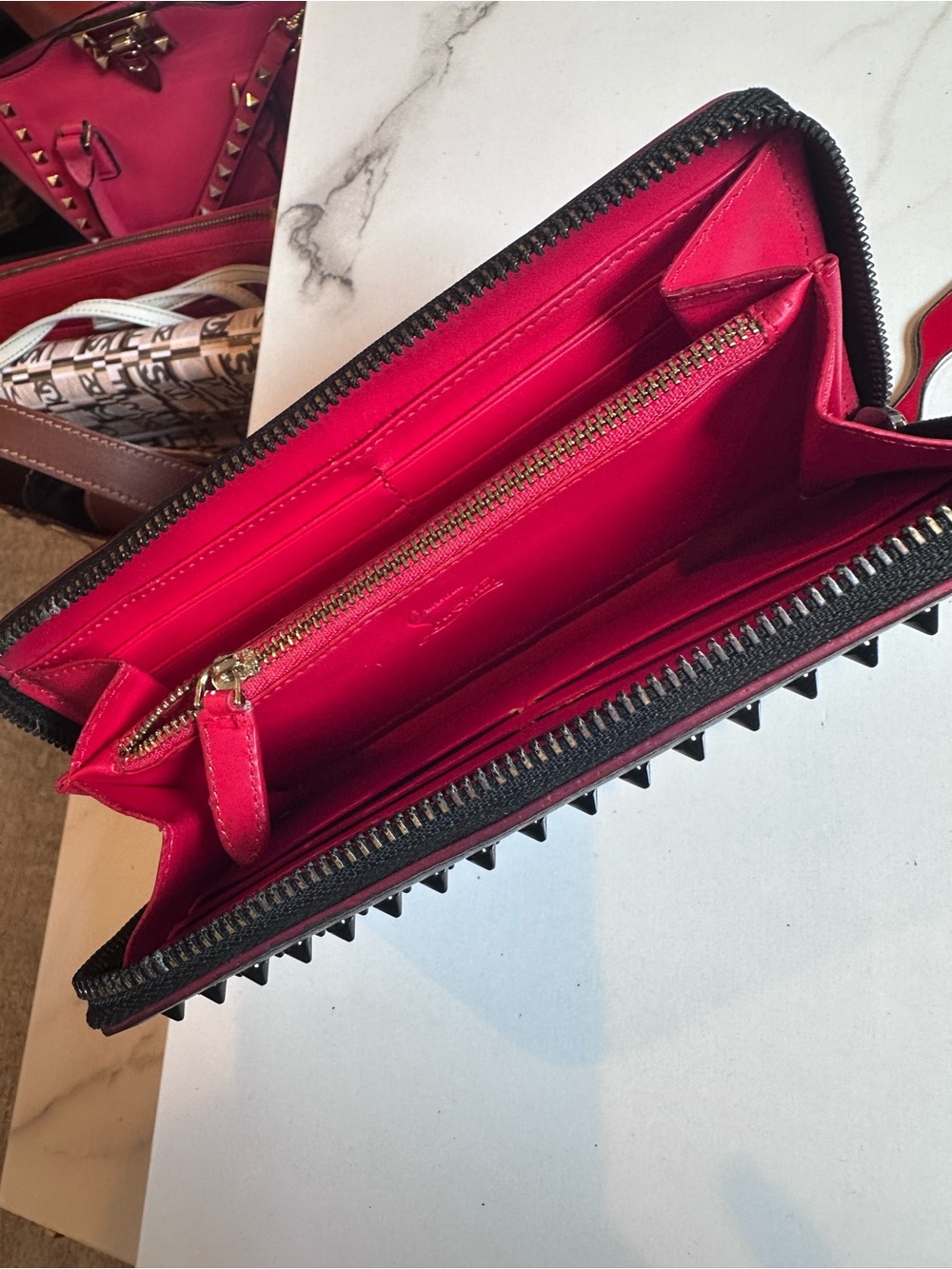 Christian Louboutin Panettone Zip
Around Long Wallet Studs Black
Leather Italy - Picture 7 of 8